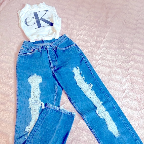 Distressed Vintage 501 Levi’s jeans - Picture 7 of 8